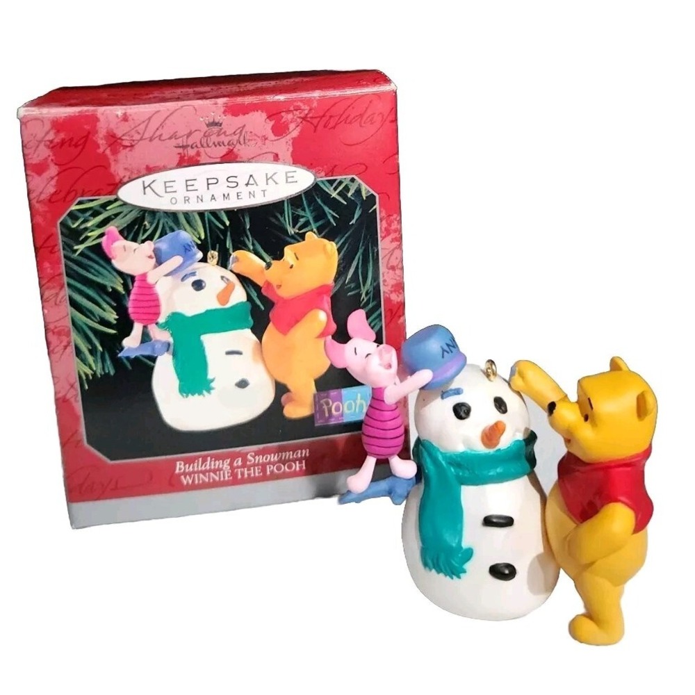 Hallmark Keepsake Ornament 98' Winnie the Pooh Building a Snowman Piglet QXD4133